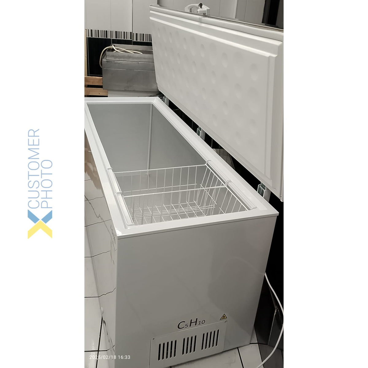 Commercial Chest freezer Stainless Steel lid 650 litres - BD650