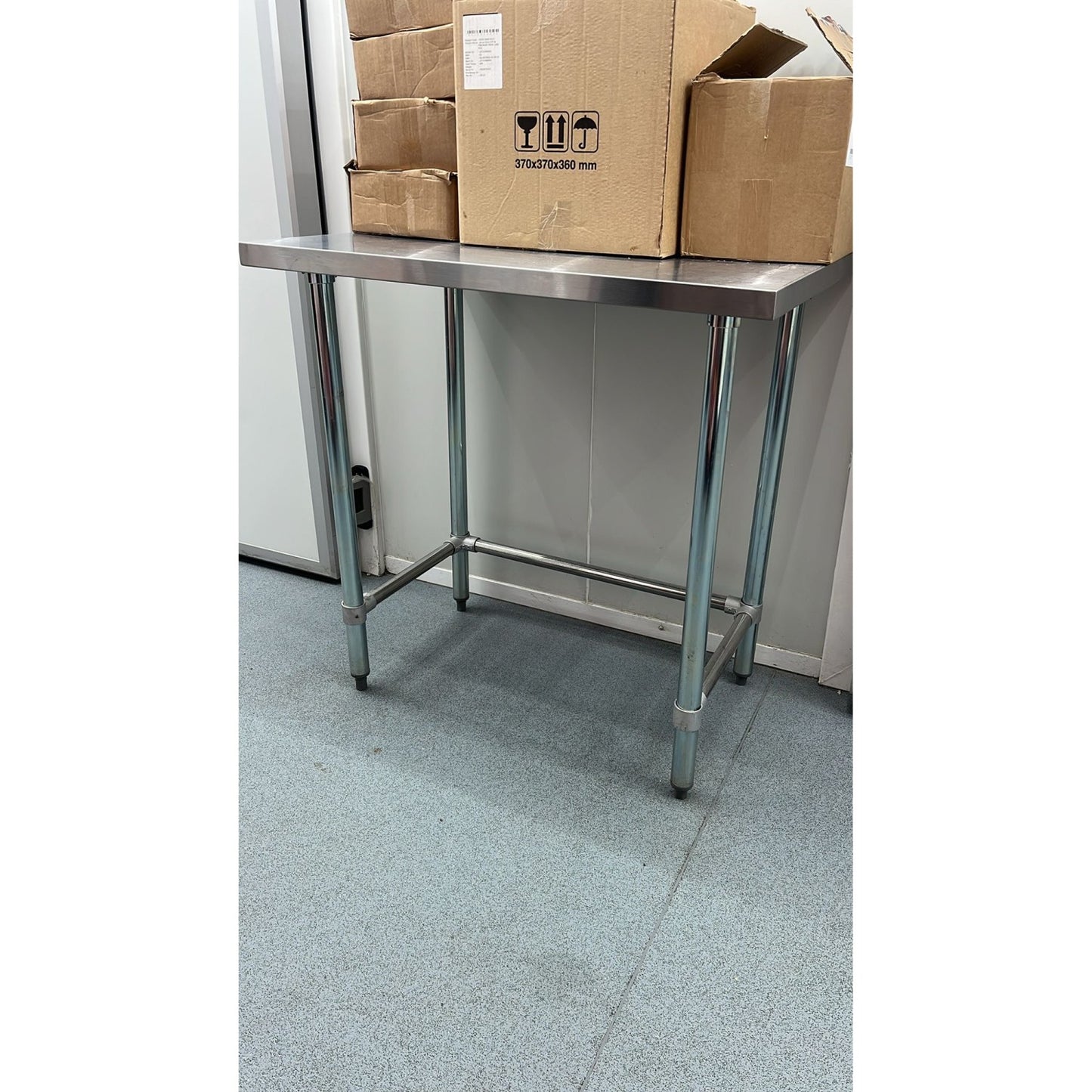 WT6090GNU Work Table — assembled side view